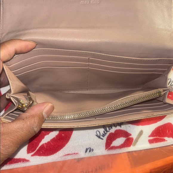 Miu Miu Beige Crocodile-Embossed Wallet - Picture 7 of 10